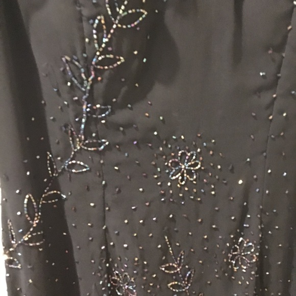 Beautiful dress. - Picture 2 of 3